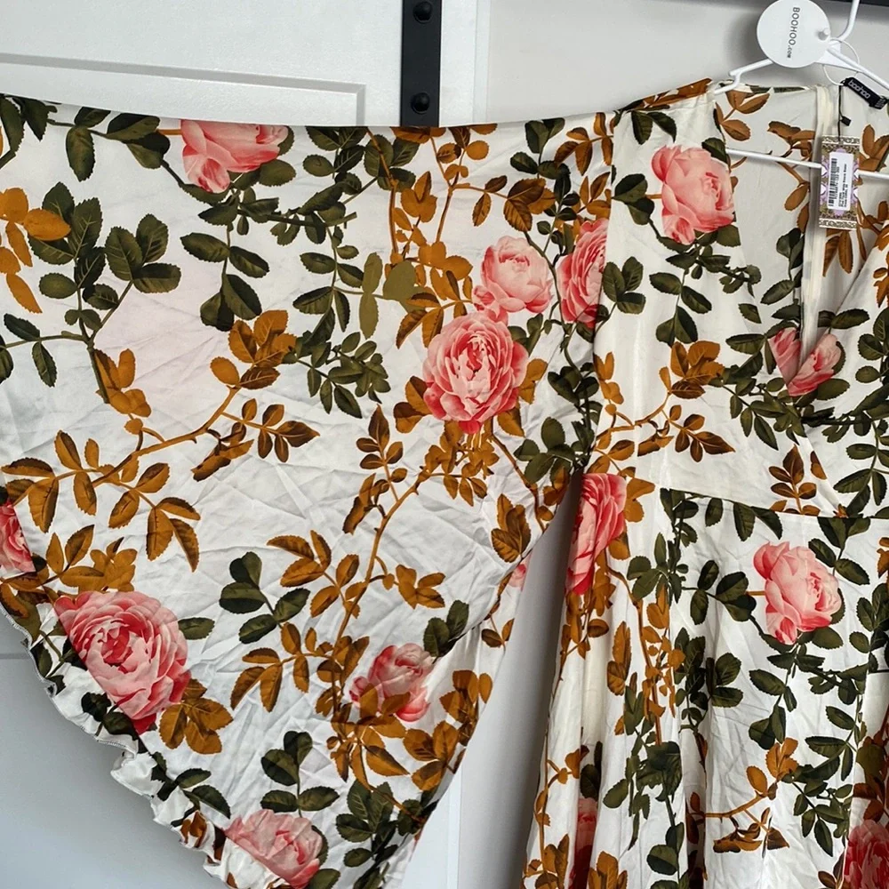 PLUS FLORAL WIDE SLEEVE SKATER DRESS CORAL - Picture 2 of 5